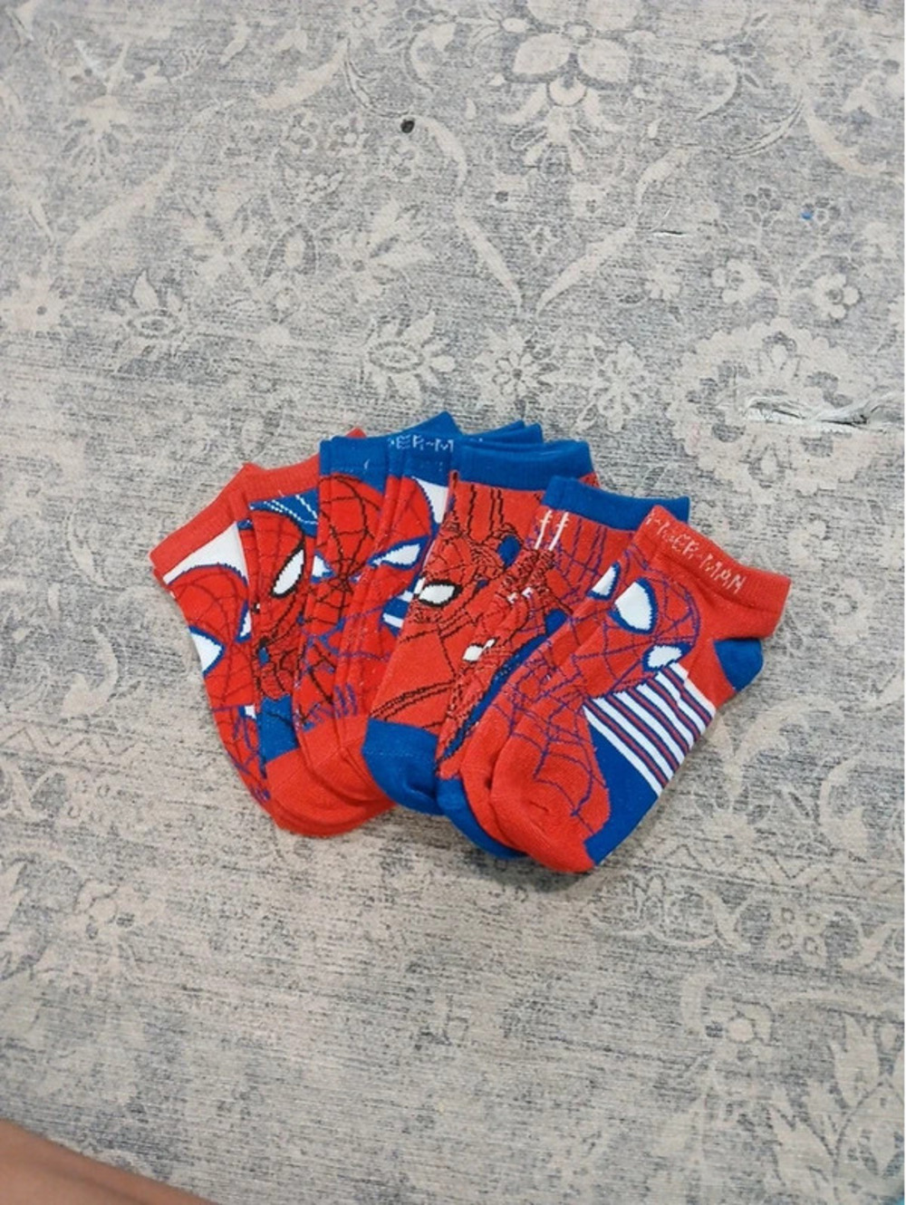 7 pairs boy Spider man socks size 6-8 blurred white